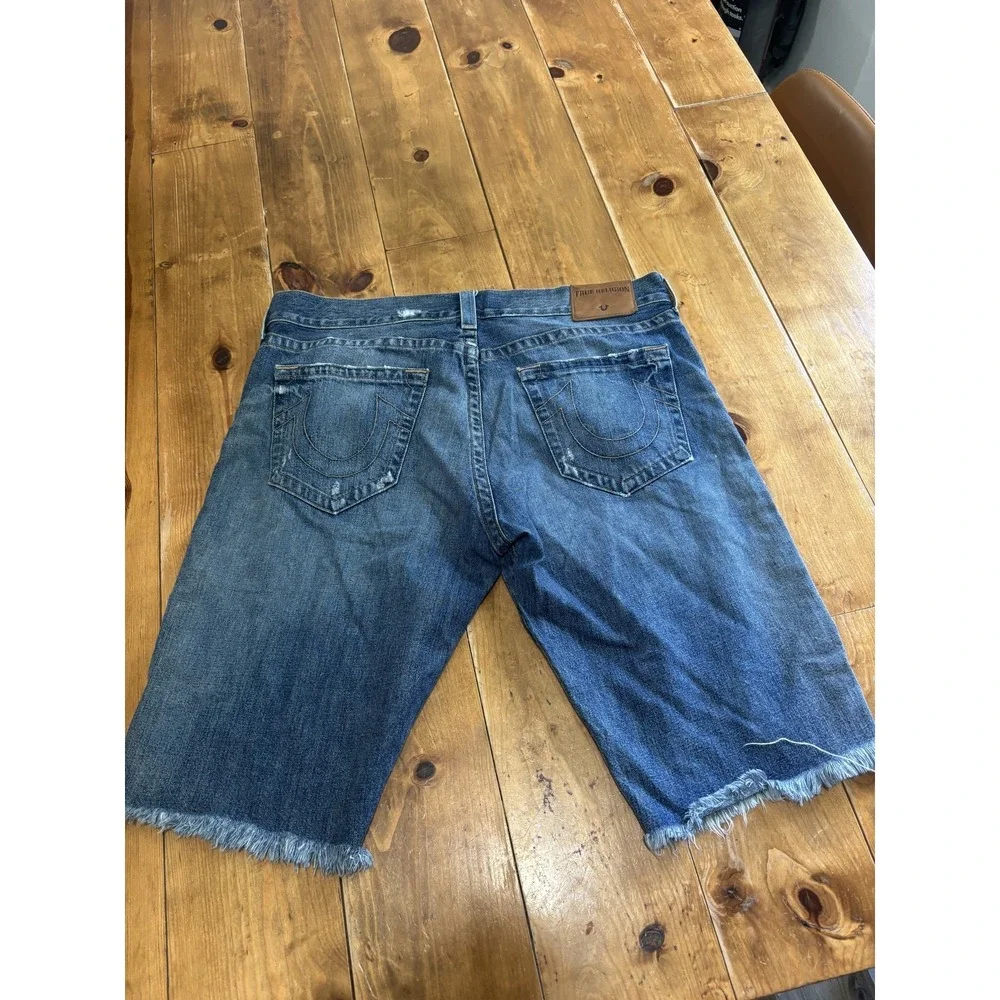 True Religion Men's Size 38 Denim Cut Off Shorts Medium Wash Raw Hem Distressed